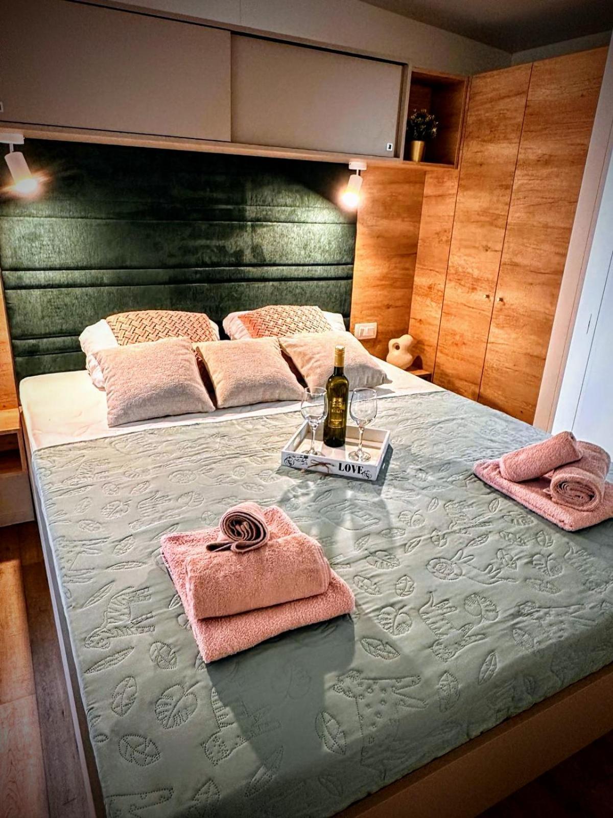 Mobile Home Tasha Biograd Na Moru Extérieur photo